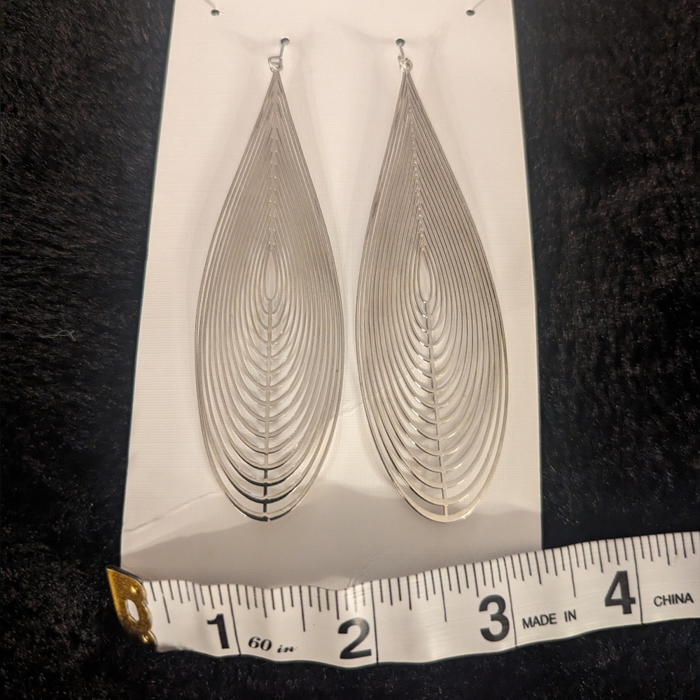 Teardrop Shape Laser Cut Silver Tone Filigree Geometric Drop Dangle Earrings - Picture 7 of 10